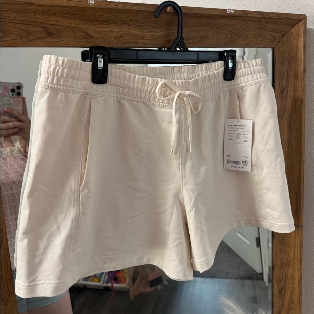 BNWT ATHLETA RETROTERRY HIGH RISE SHORT- CREAM - Picture 3 of 7